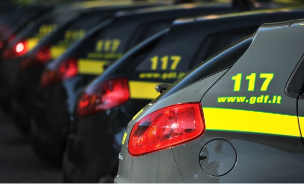 Sequestrate 11 auto di lusso e di contrabbando