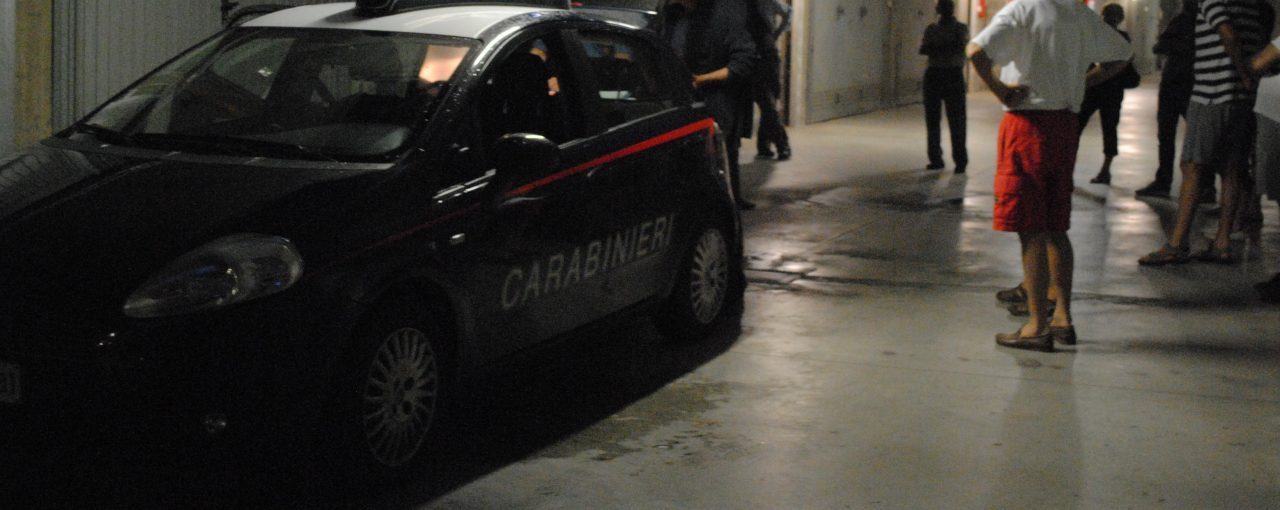 Brandizzo, sfondano venti garage: arrestati
