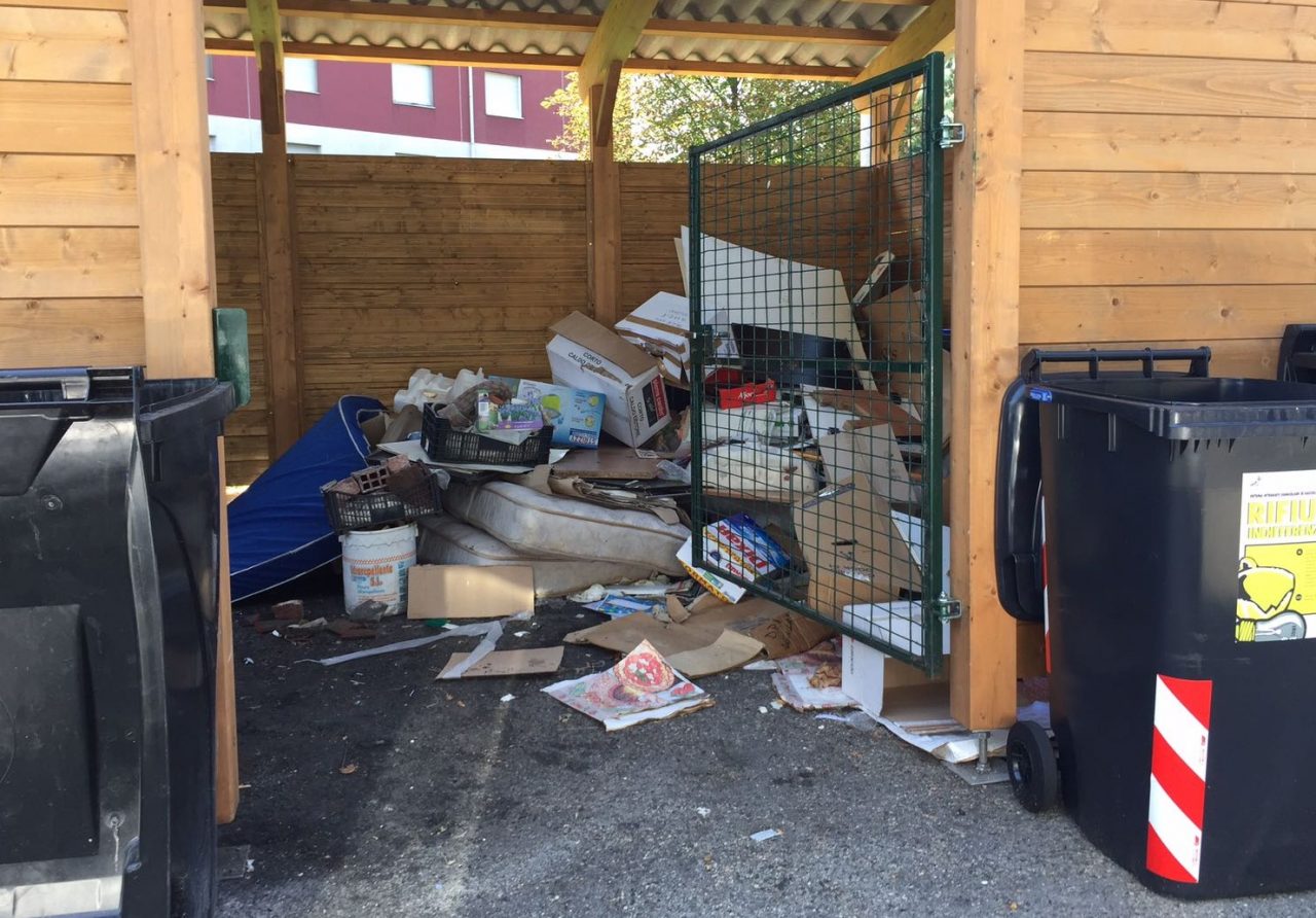 Chivasso, discarica abusiva in via Togliatti