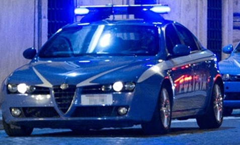 Minaccia persone con un coltello fermato dalla Polizia
