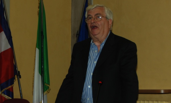 Gassino, questo pomeriggio il funerale dell’ex sindaco Piero Viora
