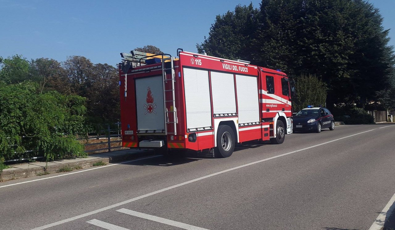 Il dramma: 70enne morto in casa da alcuni giorni e vegliato dal suo gatto