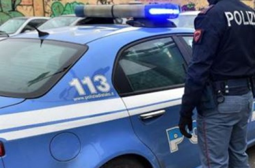 Incontra la ex fidanzata con un altro e la minaccia di morte con un coltello