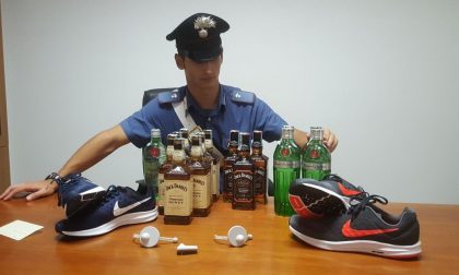 Rubano scarpe e alcolici ad Auchan: arrestati
