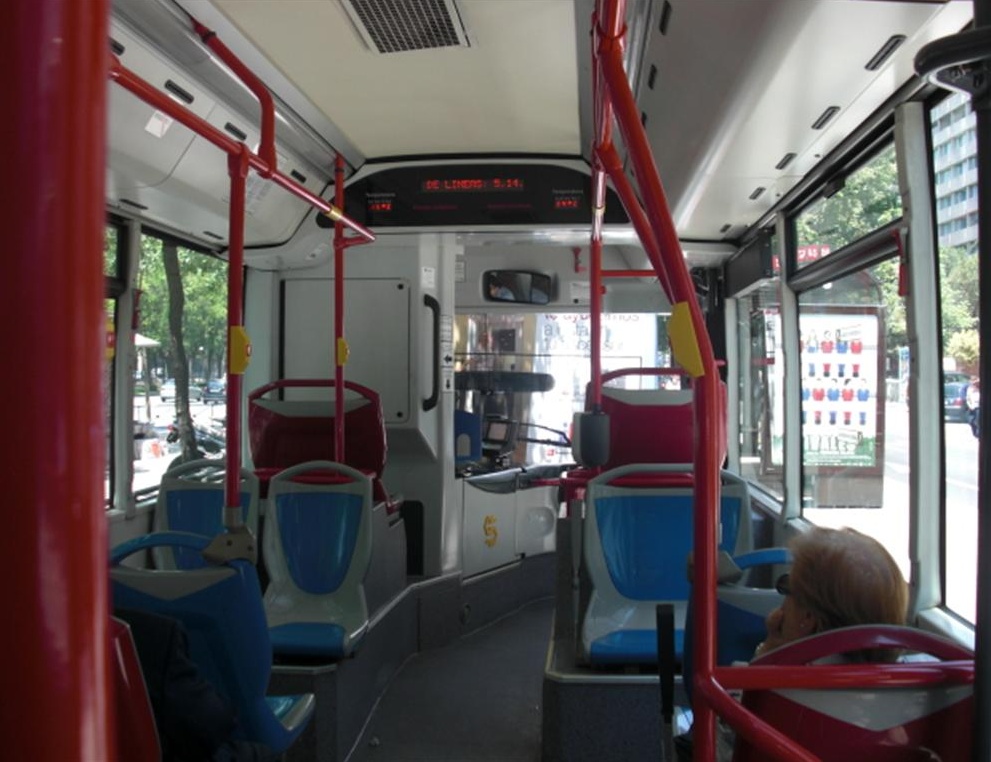 Molestatore tocca una donna sul bus: arrestato