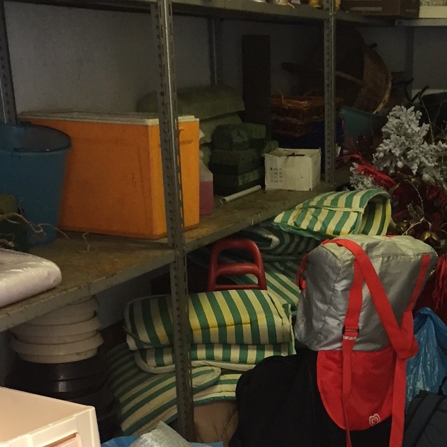 Vivevano in tenda, sgomberati dai vigili