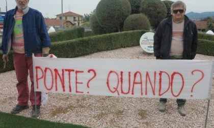 Castiglione - Settimo: ponte chiuso, crescere la protesta, alle rotonde arrivano gli striscioni
