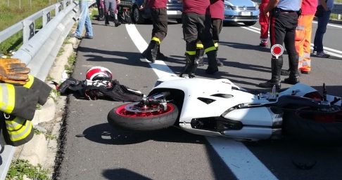 Chivasso, incidente mortale: motociclista deceduto sul colpo