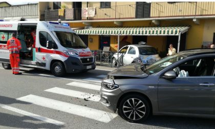 Maxi incidente a Castelrosso: auto finisce nel dehor di un bar