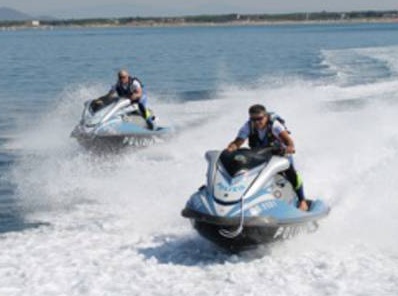 Due turisti alla deriva sul lago: li salva la polizia