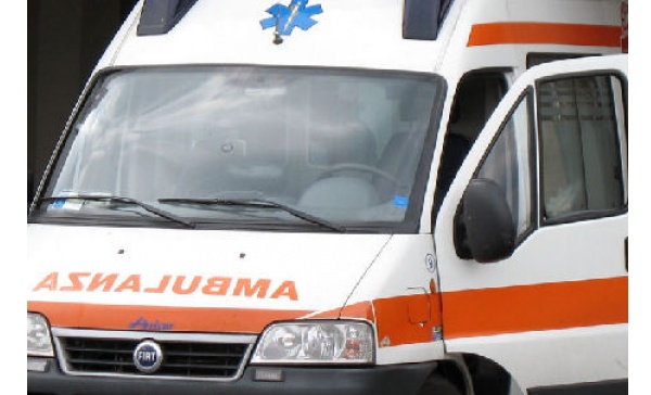 Bambino di 5 anni cade in un lago di notte