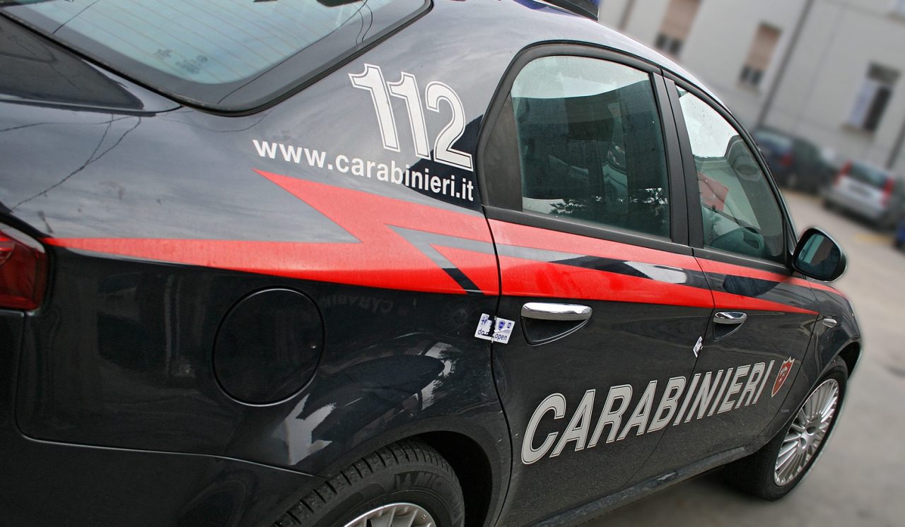 Minaccia di morte la moglie:denunciato per sciabole proibite