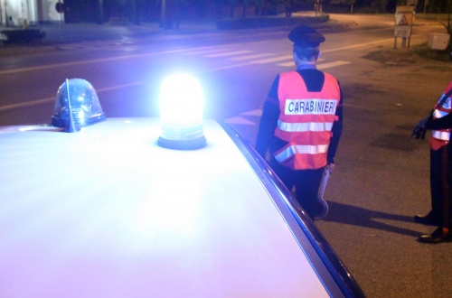 Non si ferma all’Alt dei carabinieri e fugge: denunciato