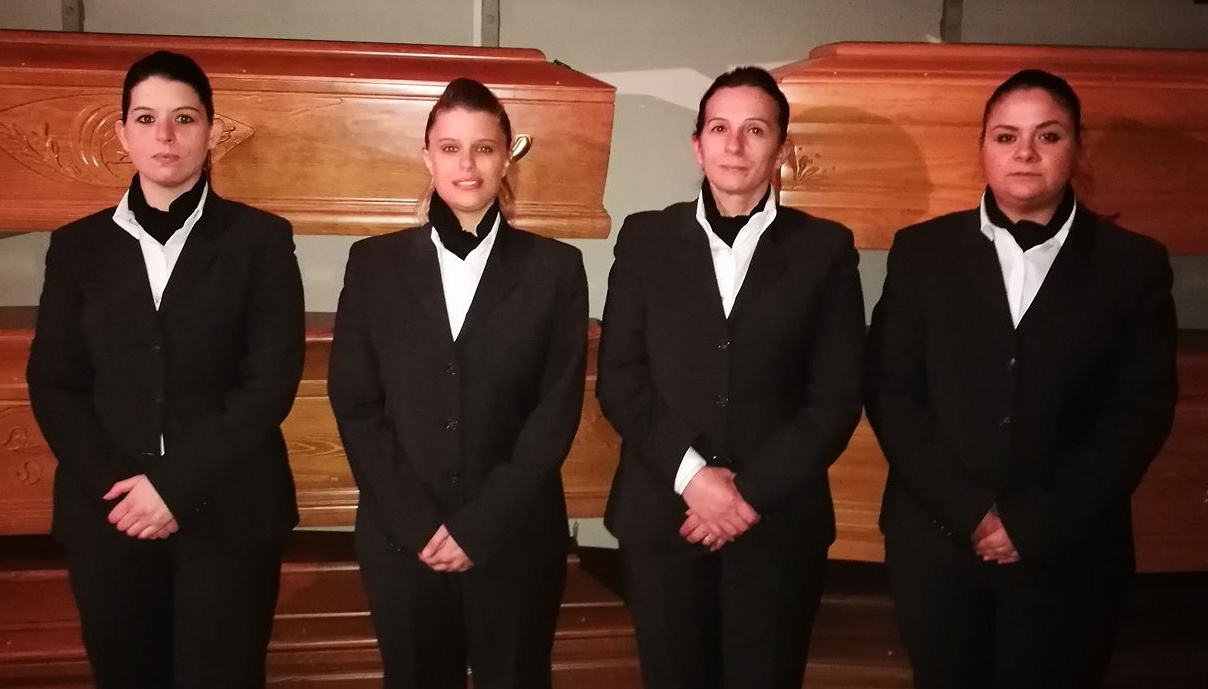 Quattro donne portantine ai funerali