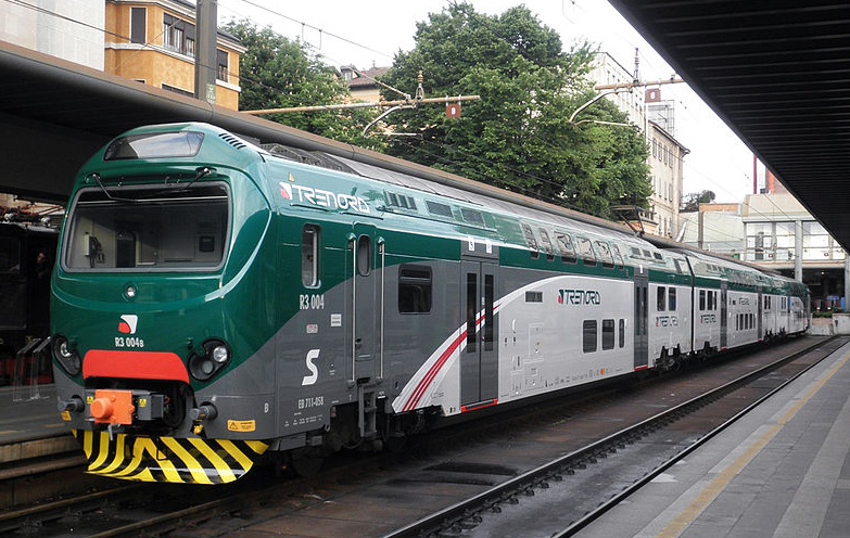 Sassaiola contro un treno: lo spavento dei passeggeri