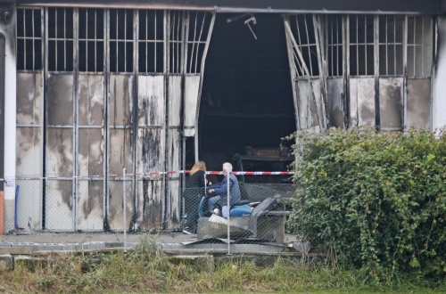 Settimo, brucia un capannone di Cascina Berta: distrutti due furgoni