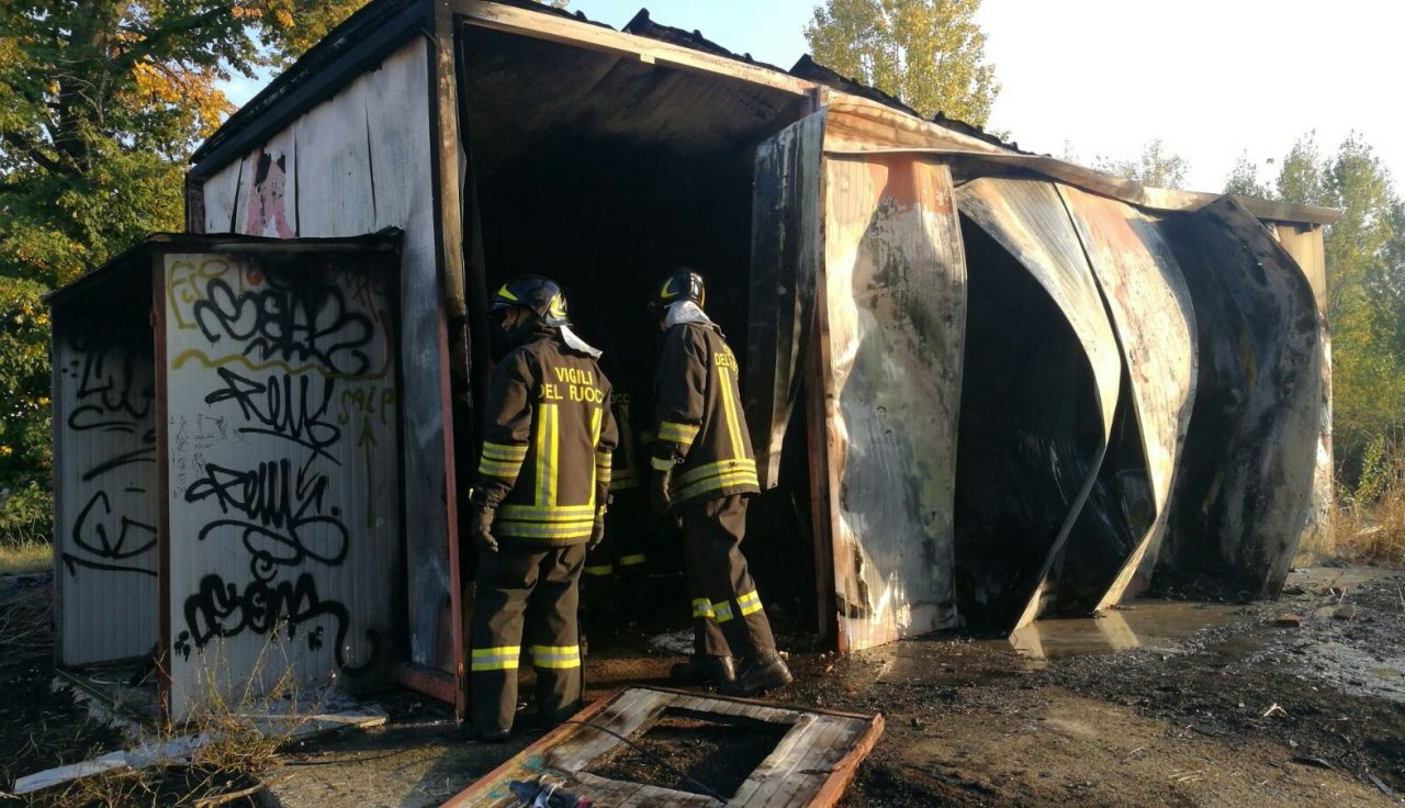Settimo, incendio in via Moglia