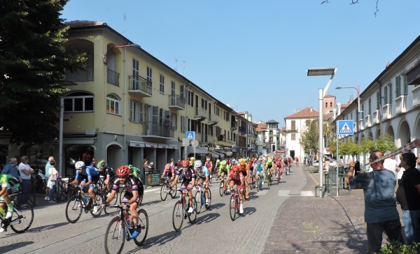 Strade chiuse, giovedì 5 ottobre, per il passaggio della Milano – Torino: ecco gli orari e i luoghi