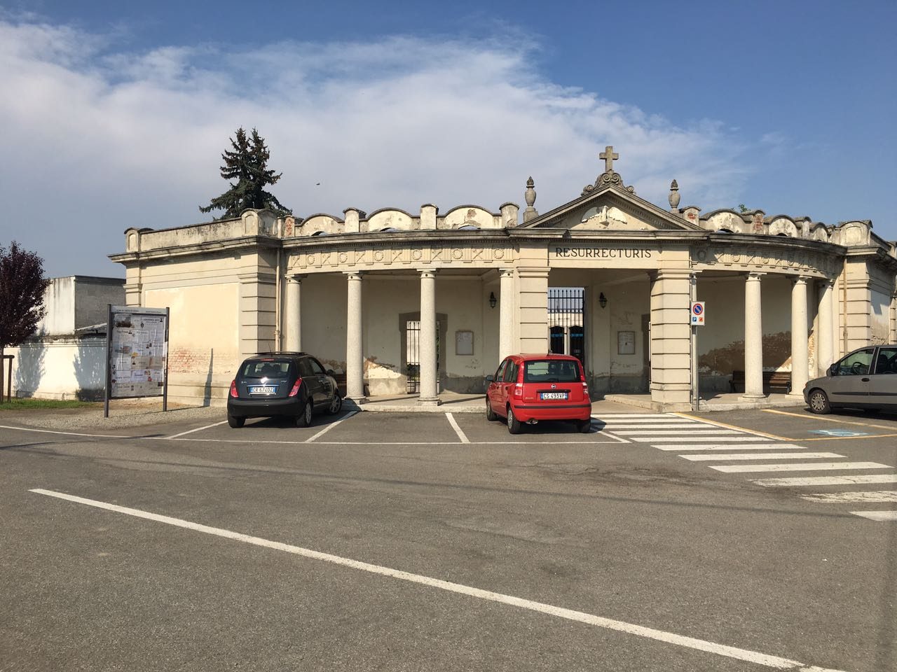 Vietato morire, mancano loculi al cimitero