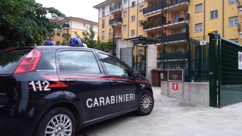 Clochard picchiato e dato alle fiamme