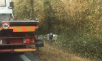 Auto fuori strada sulla provinciale