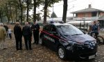 Blocco auto in città, i carabinieri in strada con un'auto elettrica