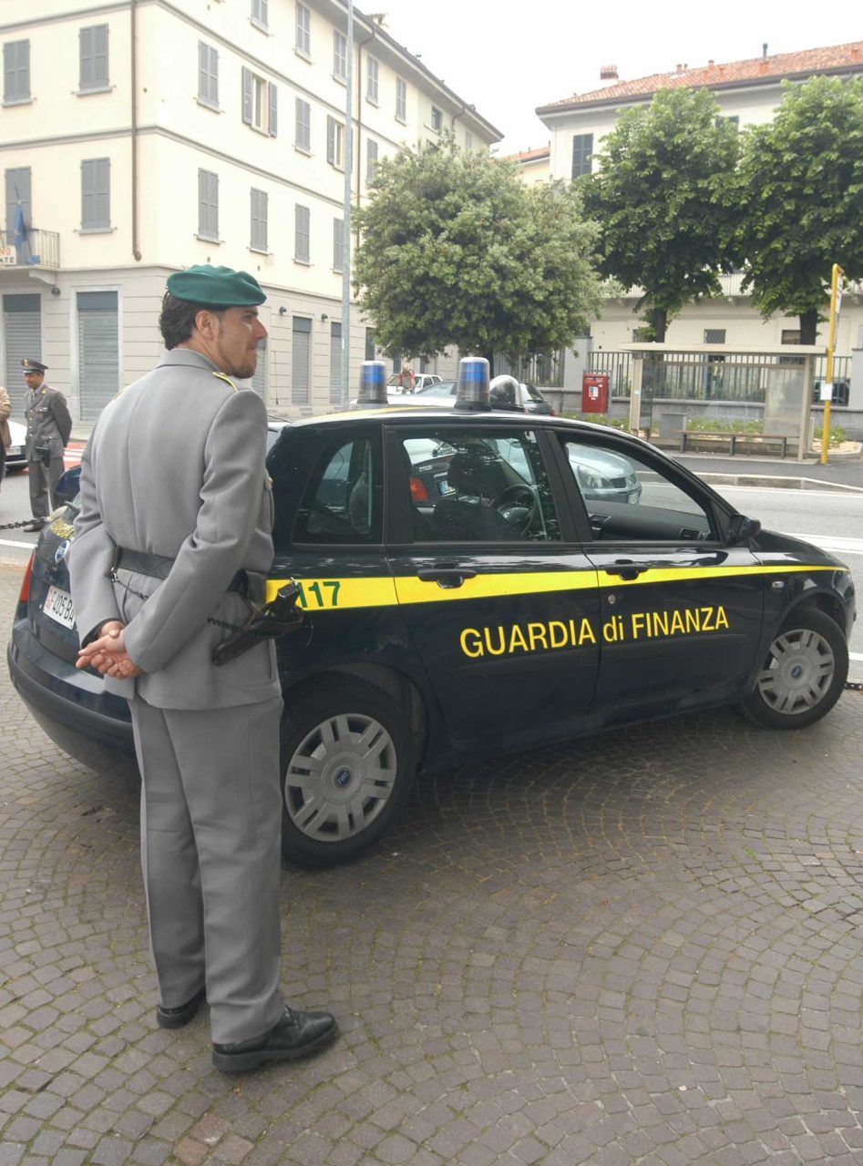 Droga in borsa, donna arrestata
