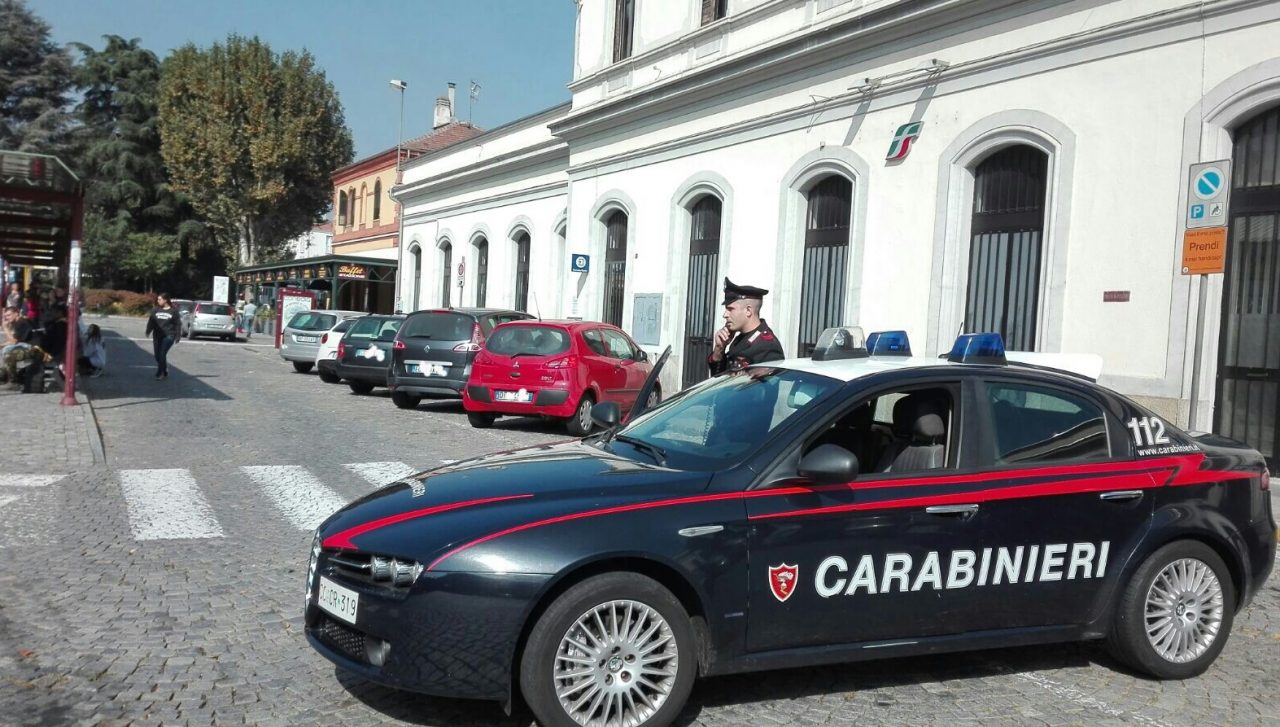 Ha aggredito un controllare donna in stazione: denunciato