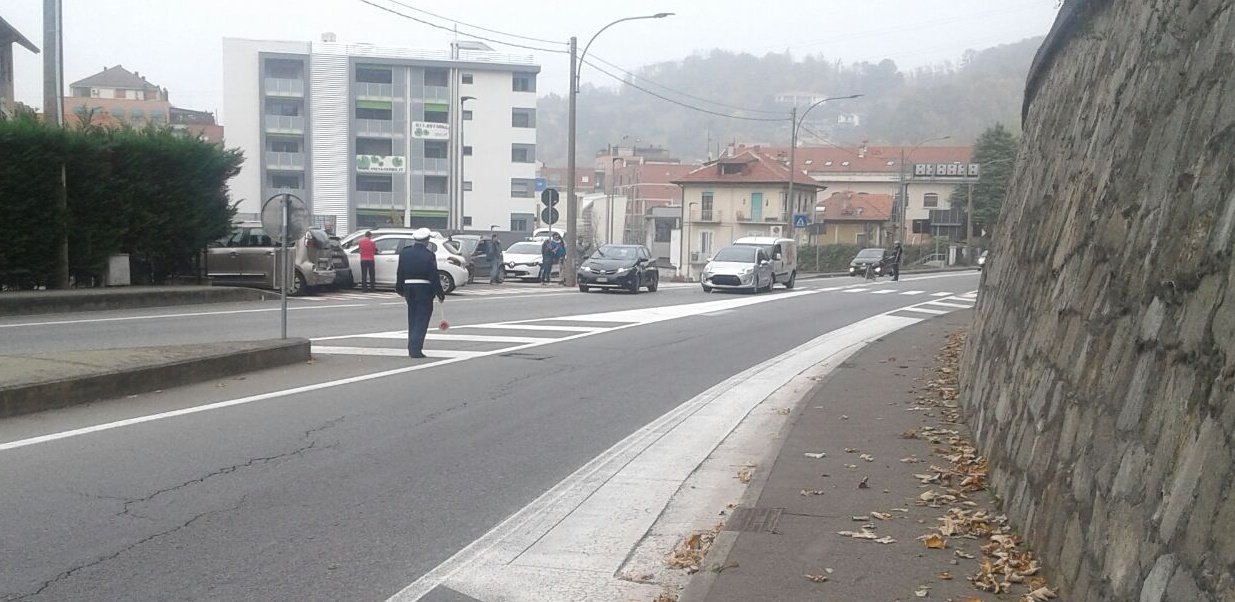 Incidente spettacolare tamponamento tra quattro auto