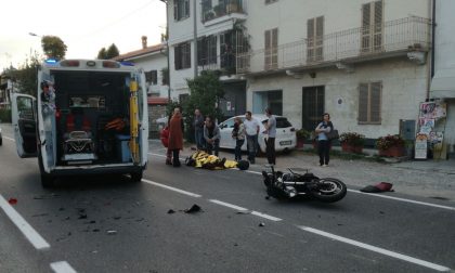 San Sebastiano, auto pirata si scontra con una moto