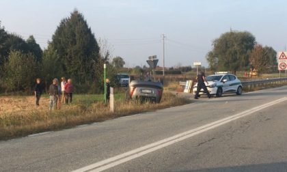 Schianto a Castelrosso, automobilista si ribalta fuori strada