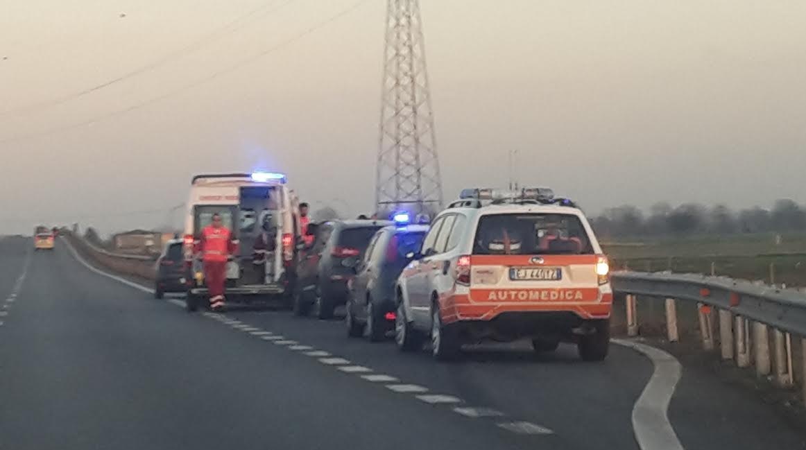 Tenta il suicidio, salvato da una commerciante