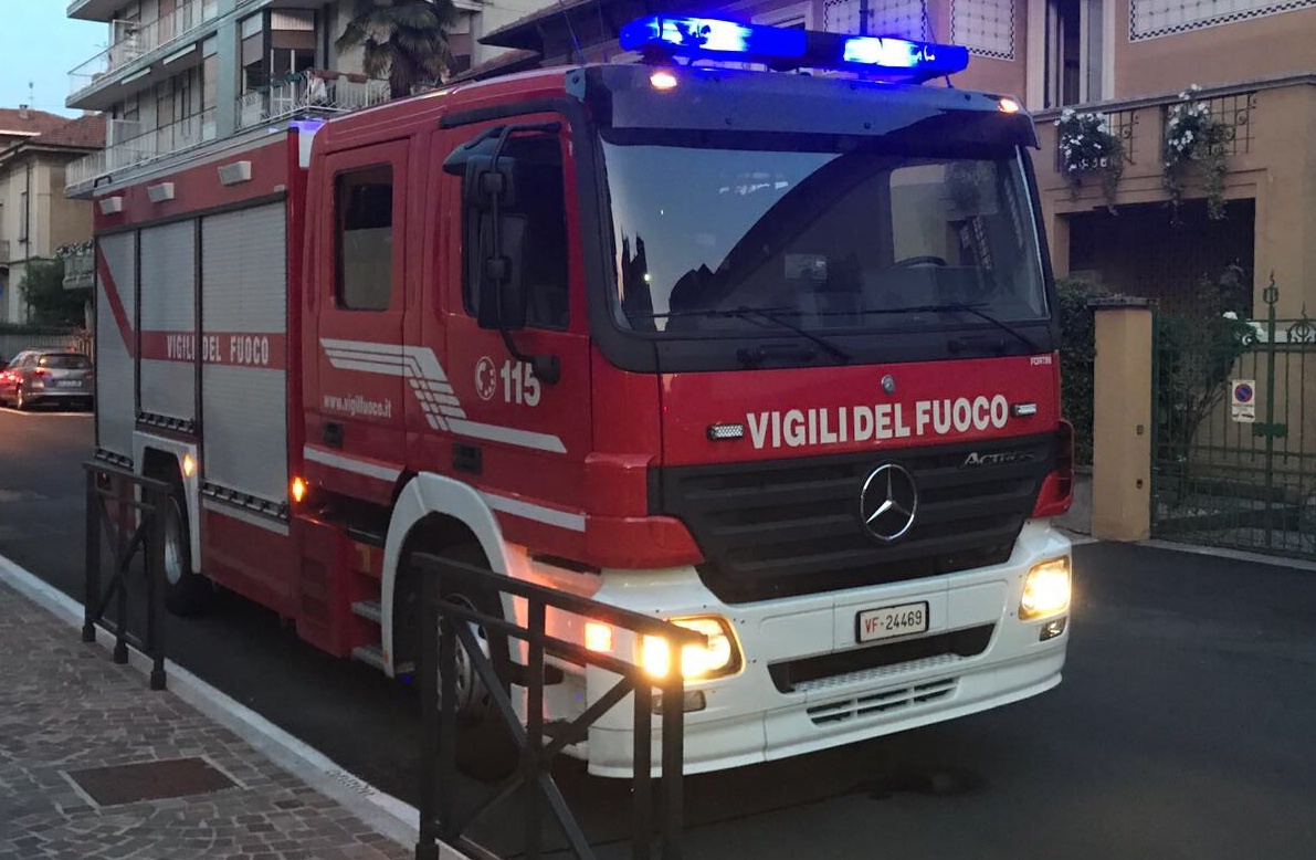 Torrazza, prende fuoco una casa nella notte