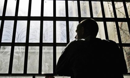 Lite in carcere detenuto morde l'orecchio al compagno di cella