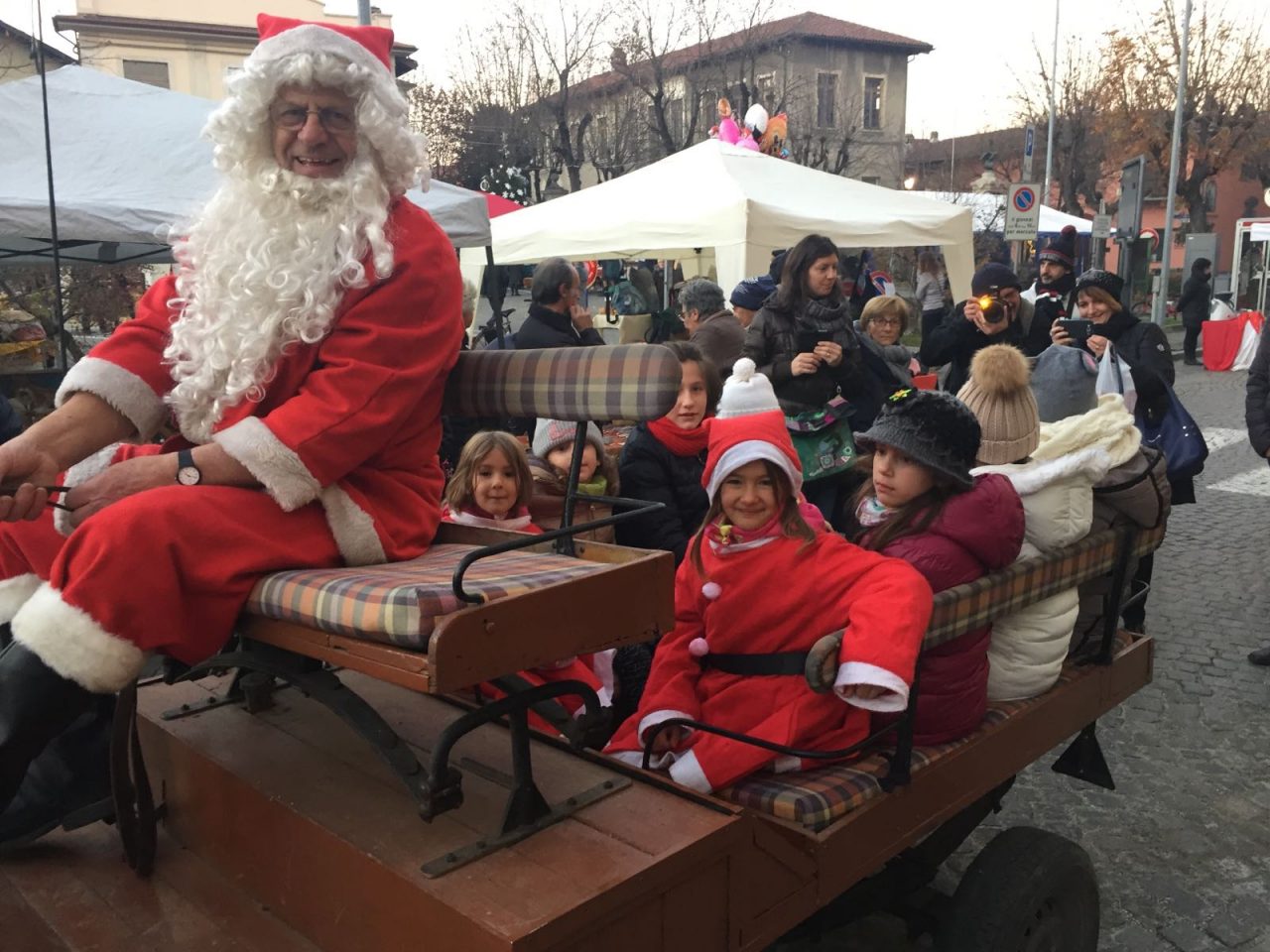 Luci natalizie arrivano in paese