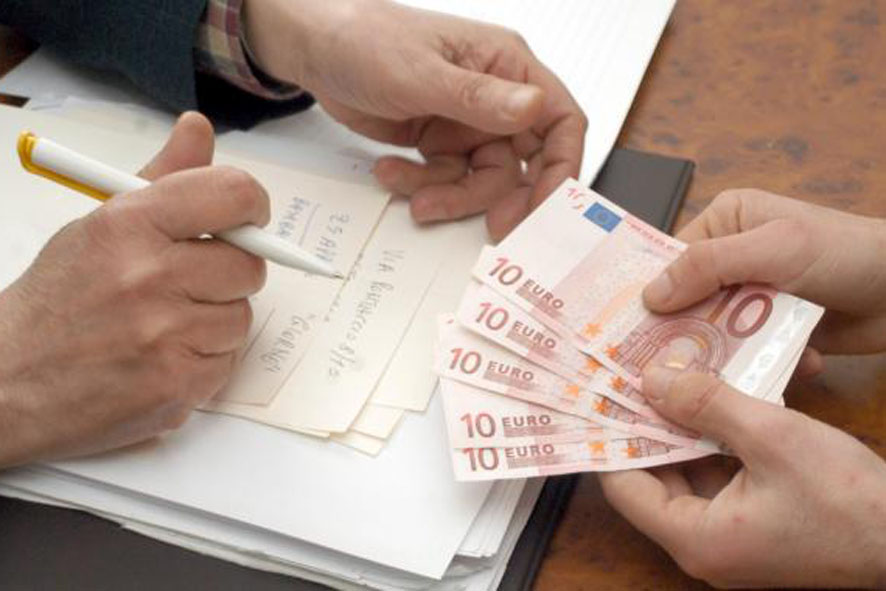 Falsi volontari chiedono soldi per i malati