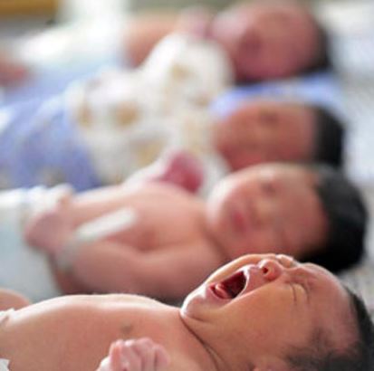 Il parto gemellare di una mamma con il Covid non passa inosservato