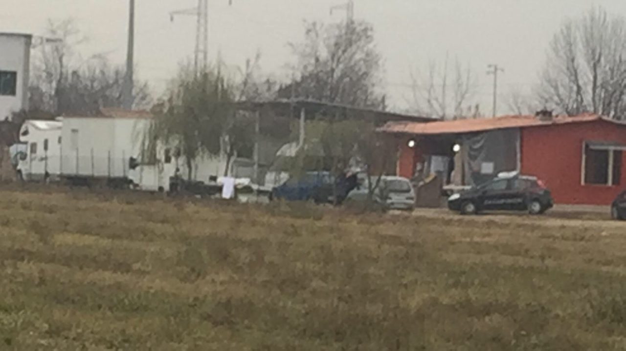 Blitz campo nomadi in corso