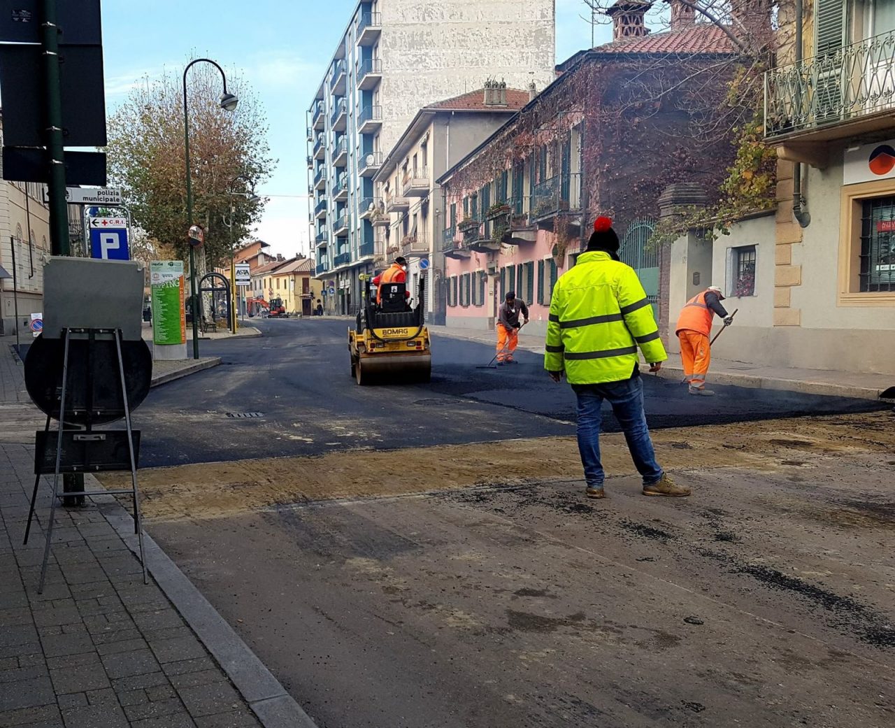 Nuovo asfalto in cantiere e divieti per i veicoli