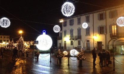 Luci di Natale si accende la festa