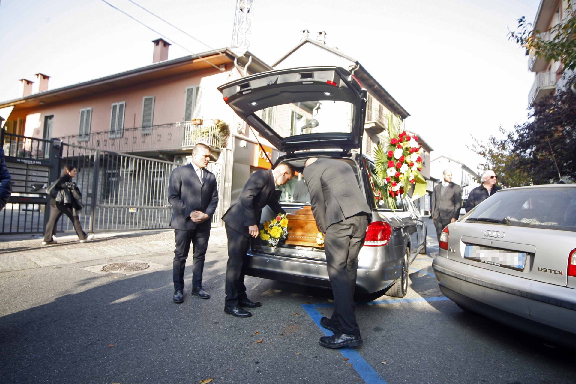 Morto Pietro Aragno tanta gente ai funerali