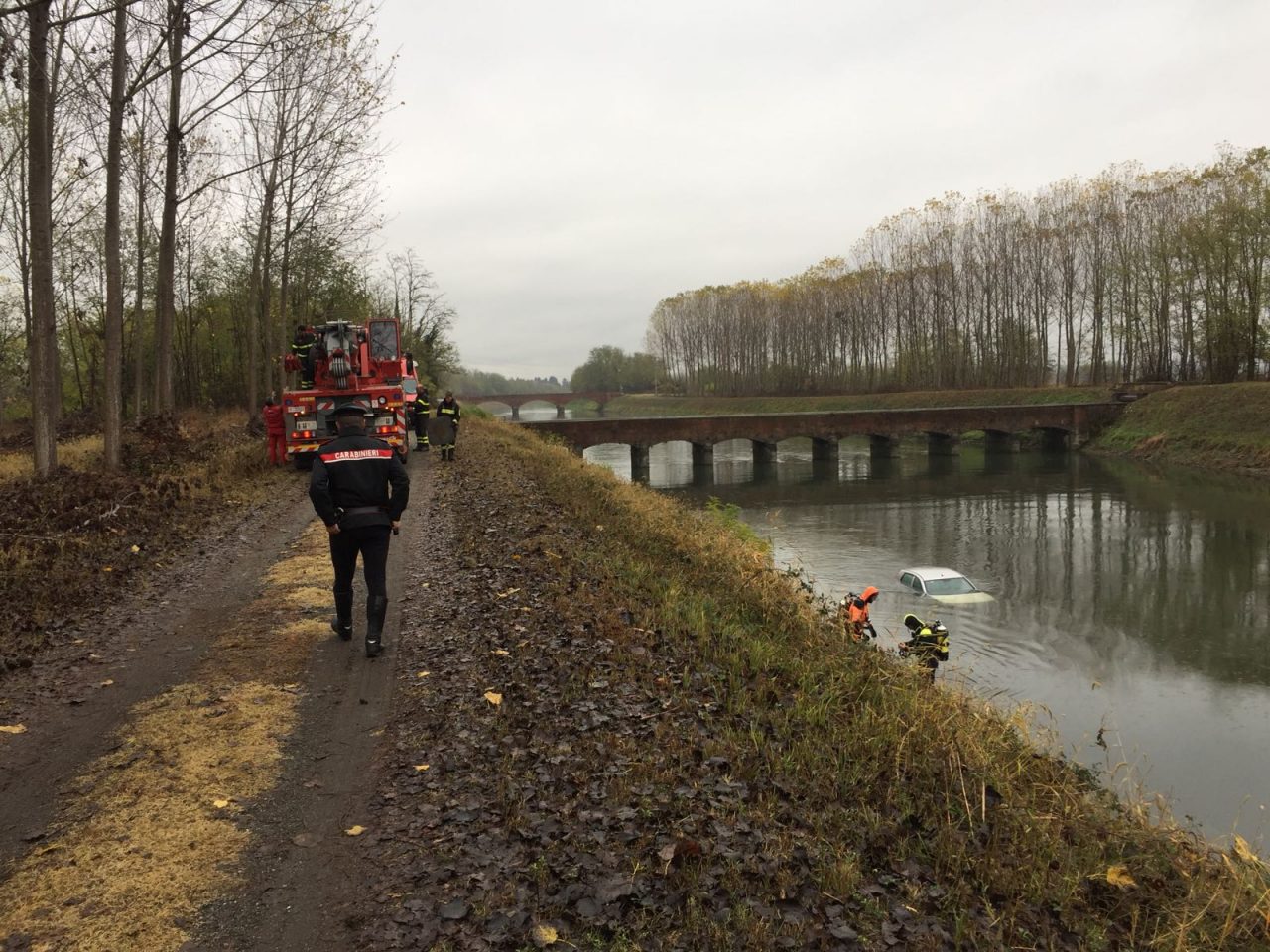 Auto precipita nel canale Cavour FOTO E VIDEO