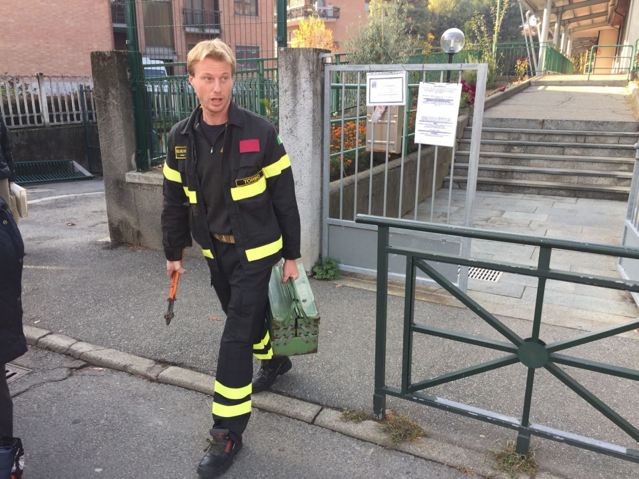 Bambino incastrato all’asilo salvato dai vigili del fuoco