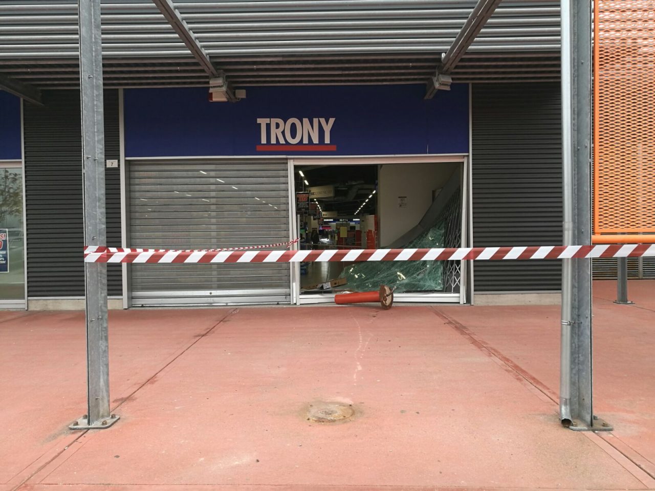 Spaccata al Trony di Settimo Cielo