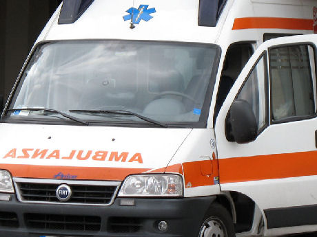 Scontro moto contro bici, due feriti gravi