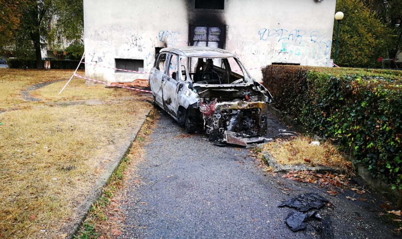 Auto bruciate nella notte paura tra i residenti