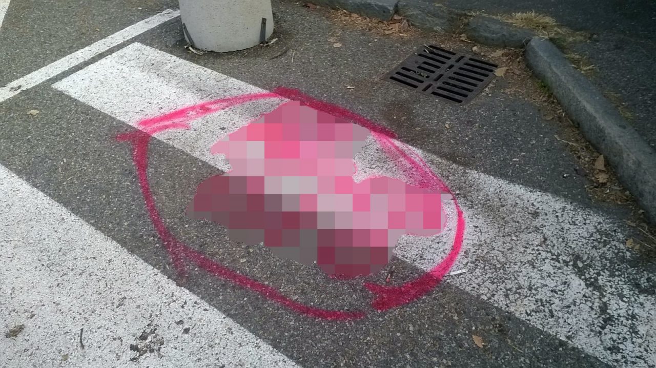 Bestemmie scritte su muri scuola caccia ai vandali
