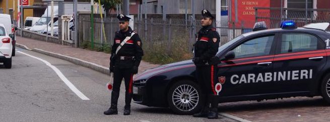 Ladri smurano la cassaforte e portano via i regali di Natale