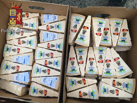 Parmigiano rubato nascosto in auto