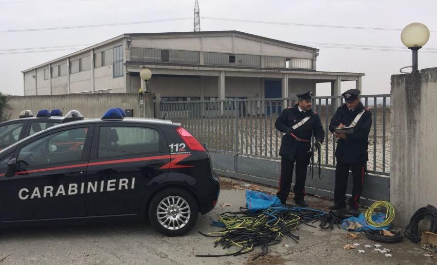 Ruba rame e scappa in bici arrestato